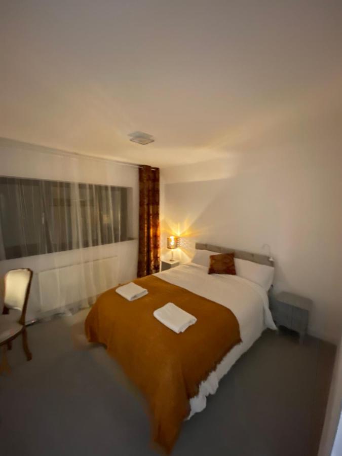 Вилла Hollemeadow Bloxwich Экстерьер фото
