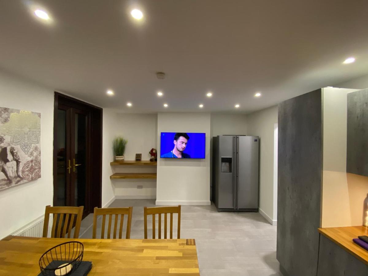 Вилла Hollemeadow Bloxwich Экстерьер фото