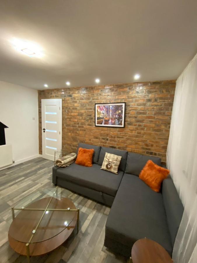 Вилла Hollemeadow Bloxwich Экстерьер фото